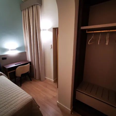 Hotell Balcony 3*